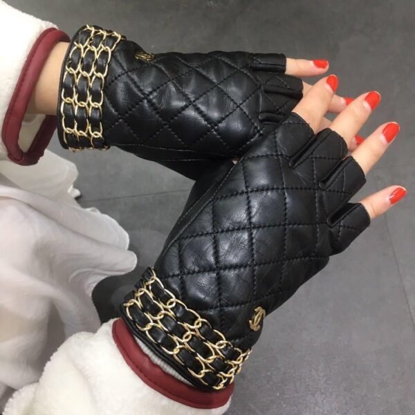 CHANEL - Image 2