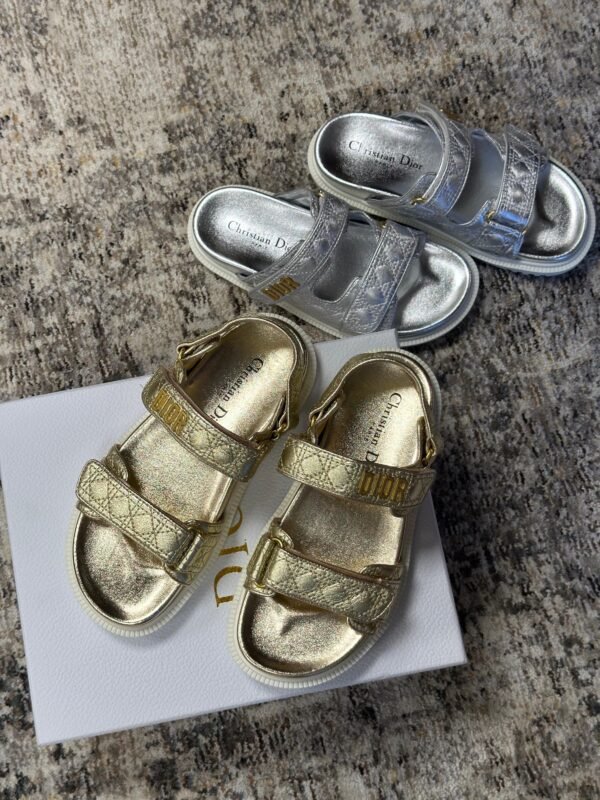 CHRISTIAN DIOR